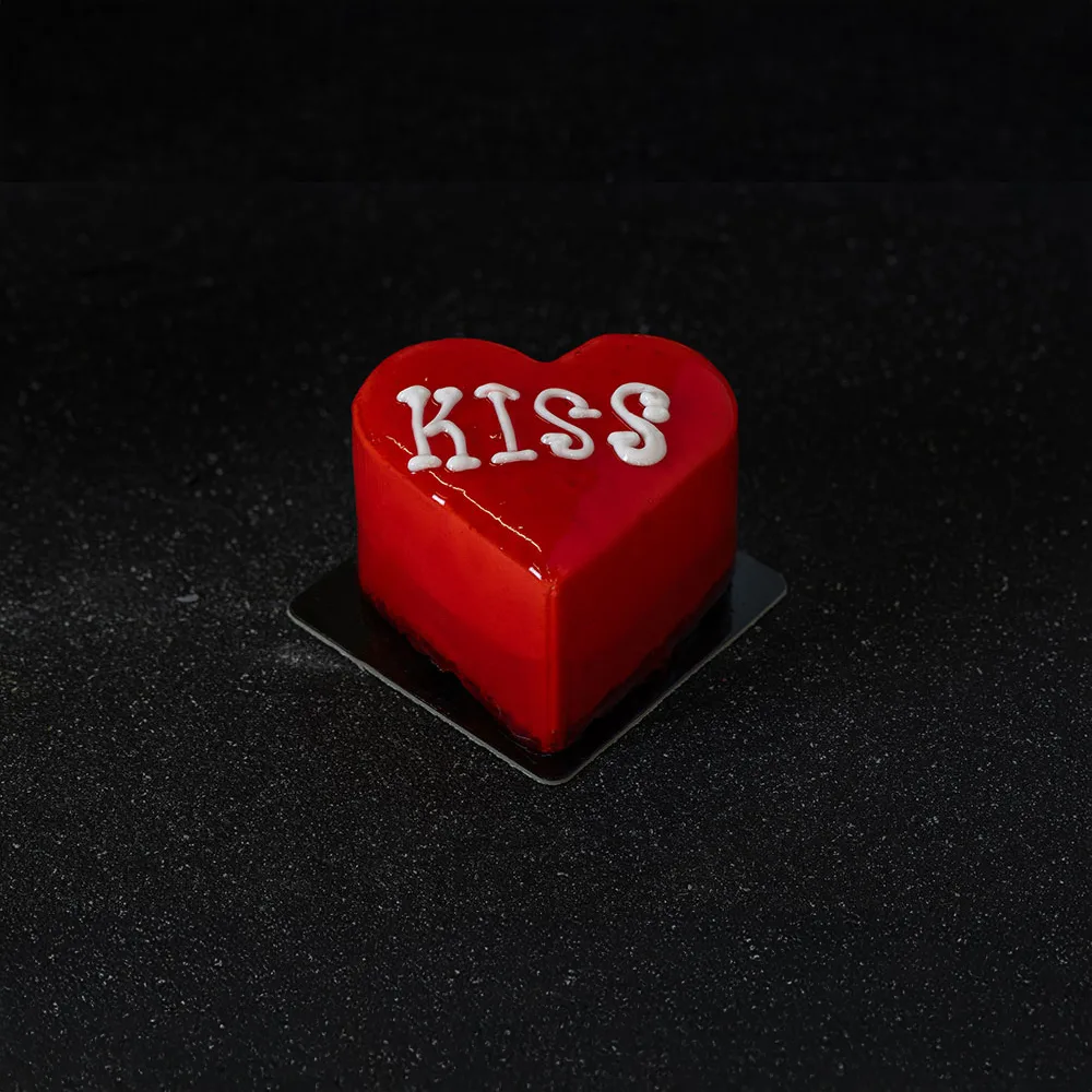 hfd_0006_strawberry-heart-individual Strawberry Heart Individual - Image 1